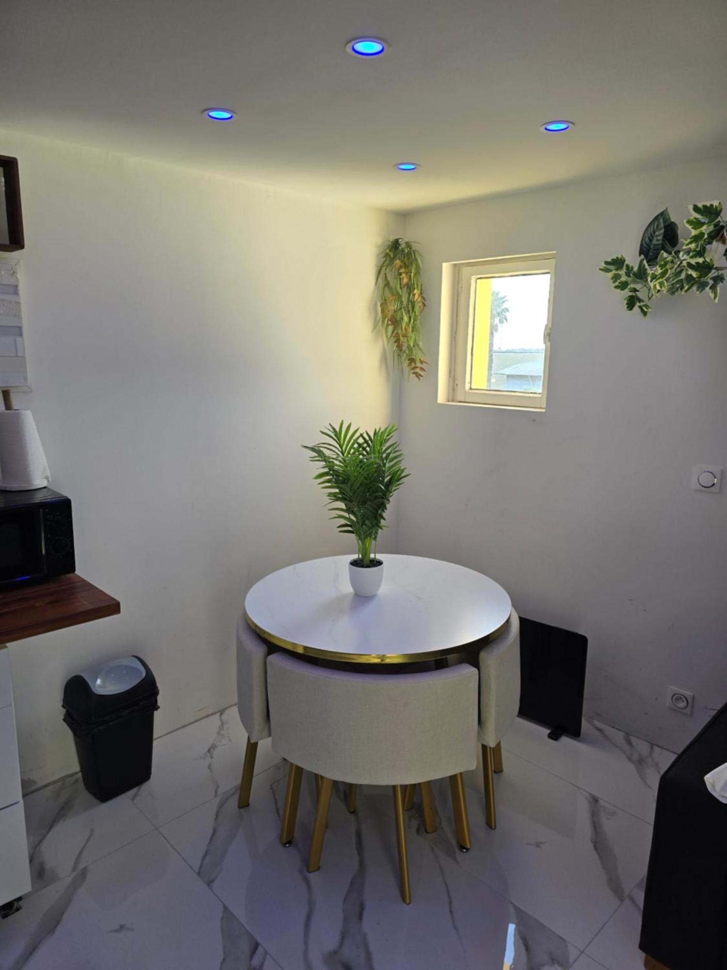 Love 1 Agde Bagian luar foto