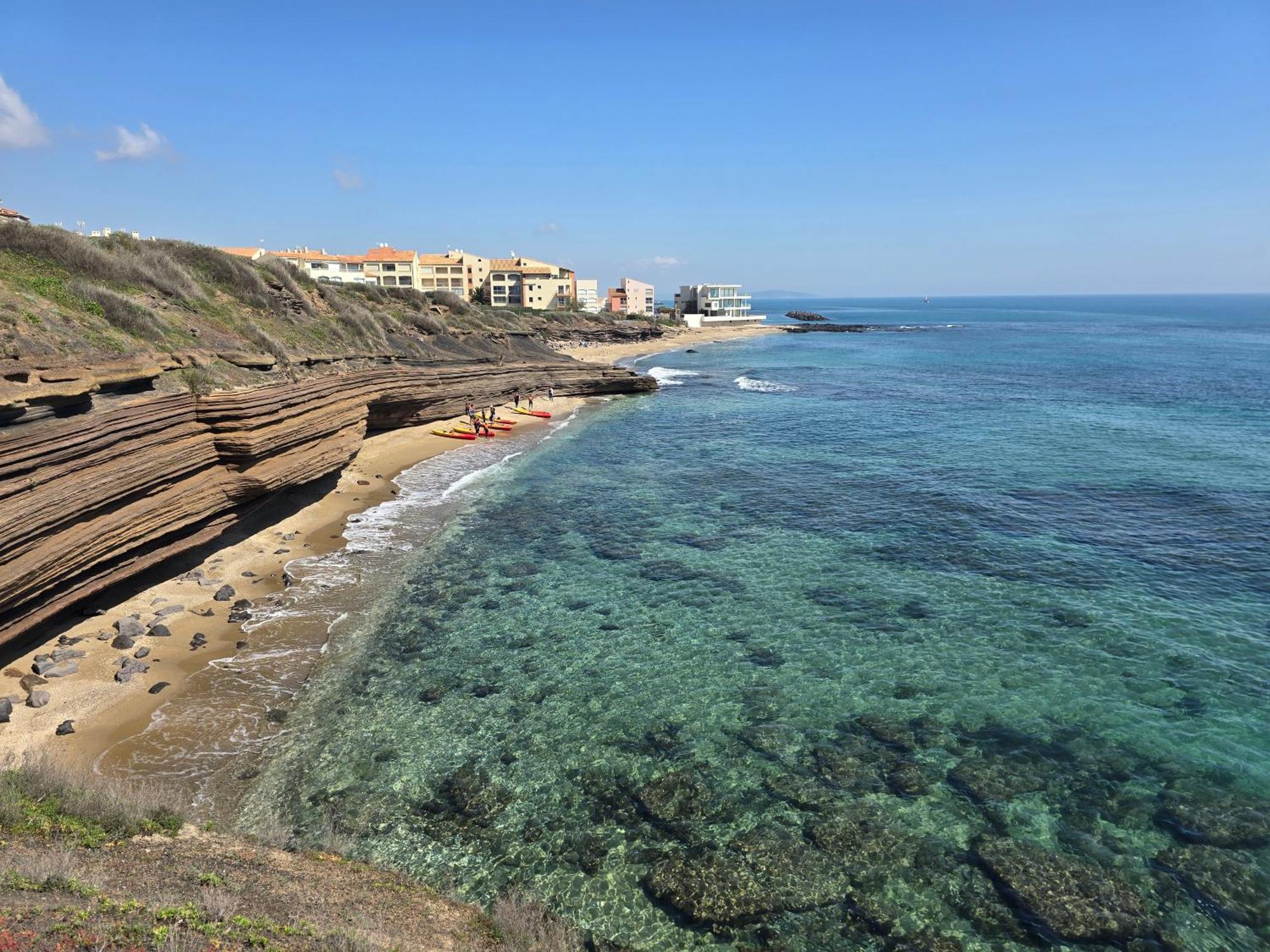 Love 1 Agde Bagian luar foto