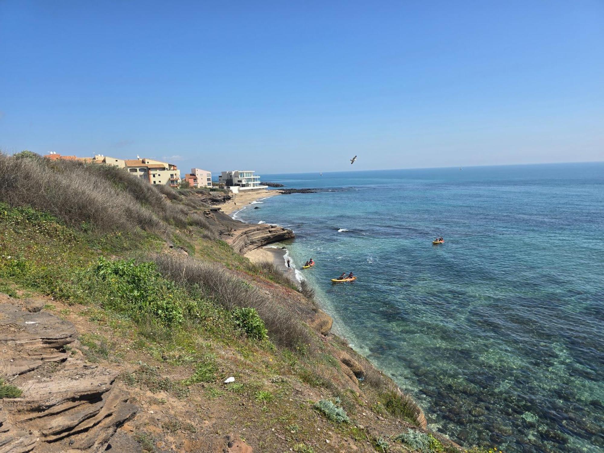 Love 1 Agde Bagian luar foto